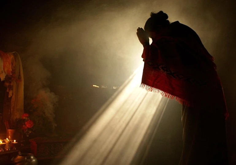 Mỗi lần lễ Phật trong tĩnh lặng và chậm rãi, có thành tâm và quán niệm sâu sắc...